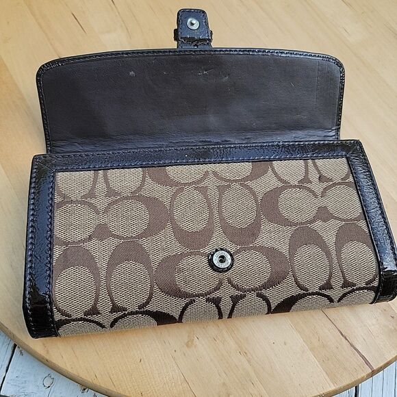 COACH TRI-FOLD Brown SIGNATURE C Monogram FABRIC LEATHER WALLET WITH BUCKLE - Picture 4 of 9